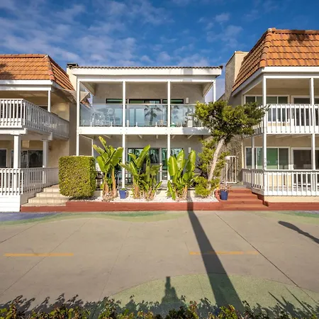 5 Bedroom Duplex With Patio & Balcony Walk To Pier